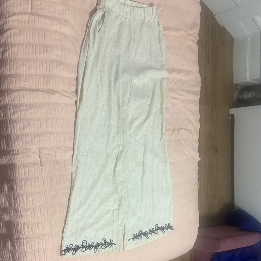 High Rise Cream Jeans with Embroidered Detail